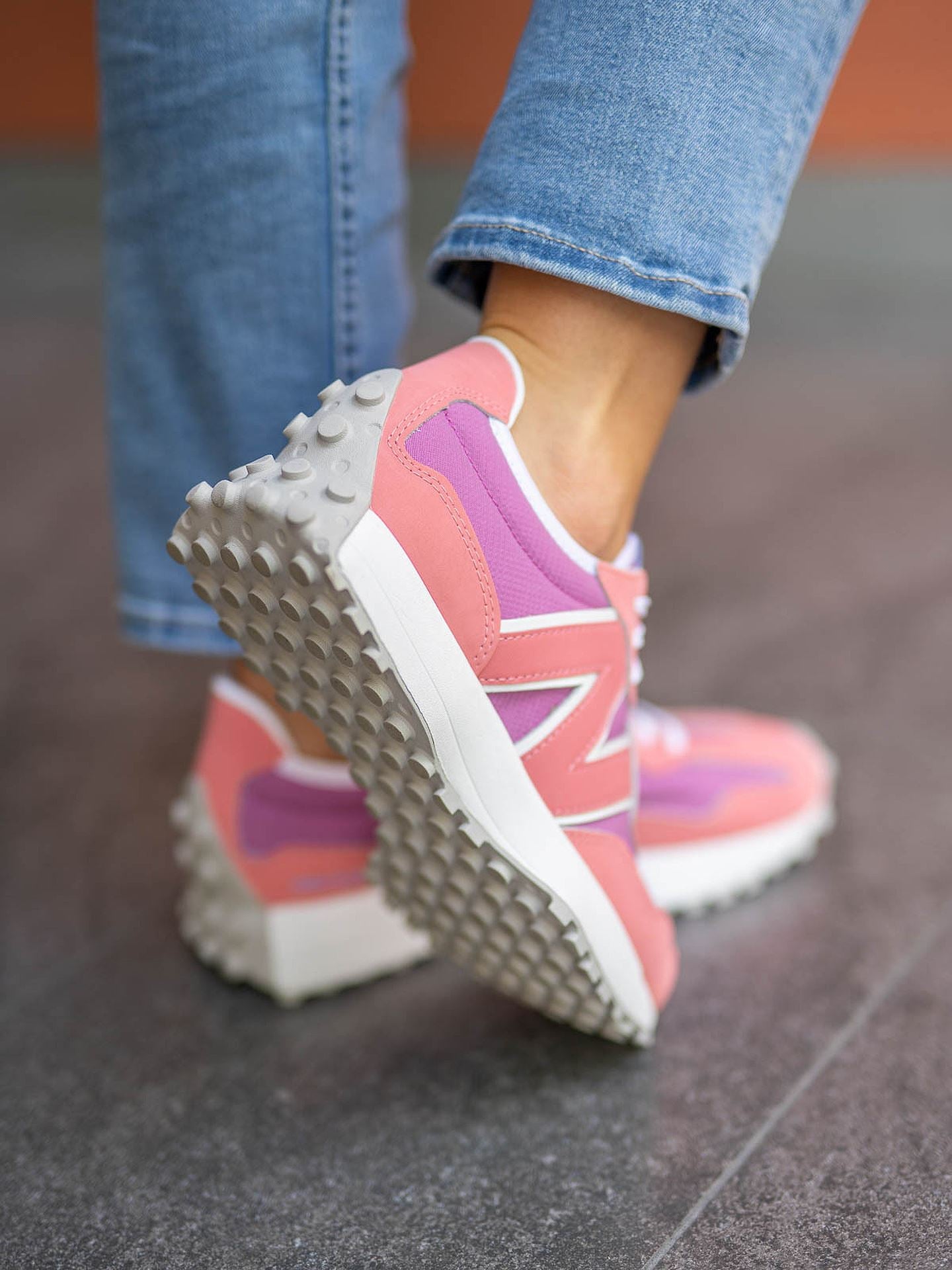 NEW BALANCE WS327 Pink – Front Systems Showroom